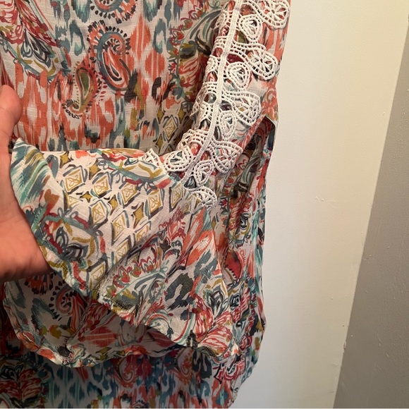 Fyve. Size Large. Blouse. - Picture 3 of 4